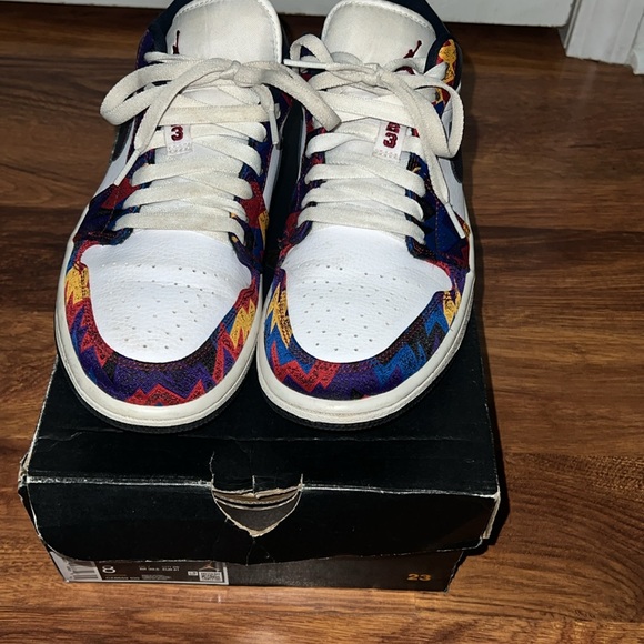 Nike White and Red Sneakers with Colorful Design - Picture 6 of 6